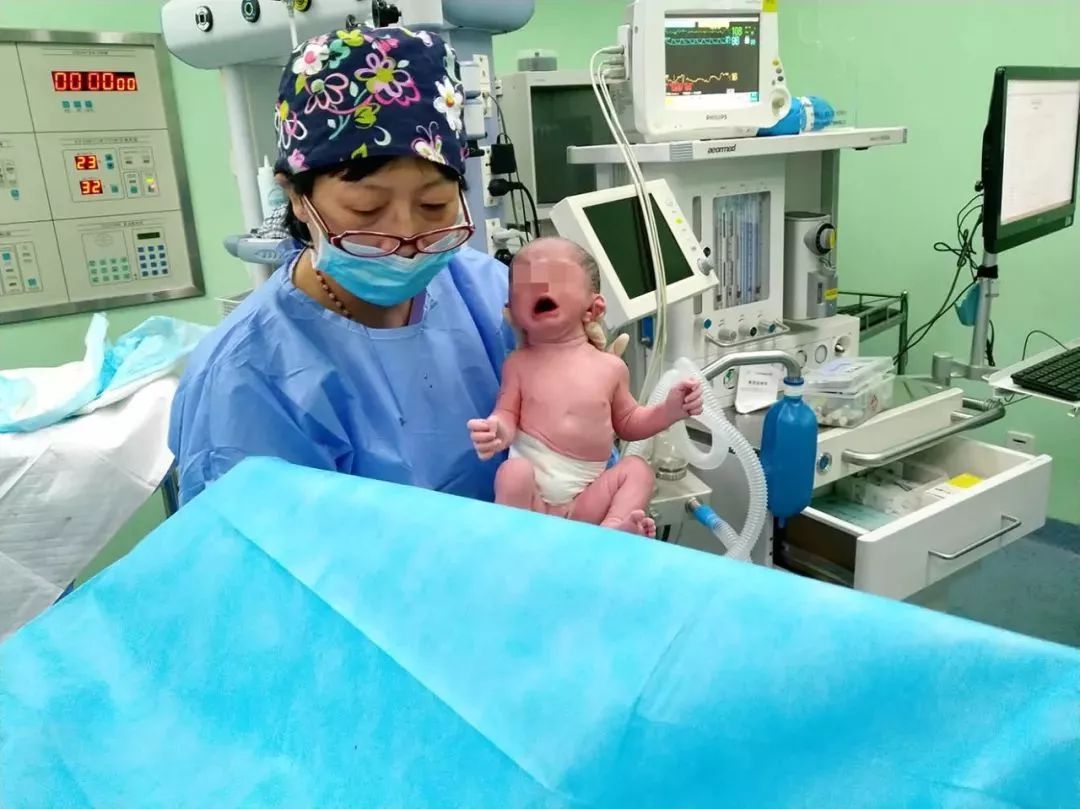 婴儿